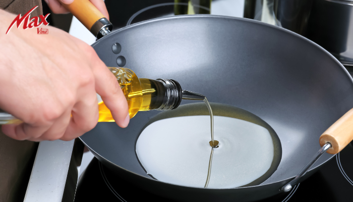 Chảo đúc nguyên khối sở hữu phần đáy dày và bền