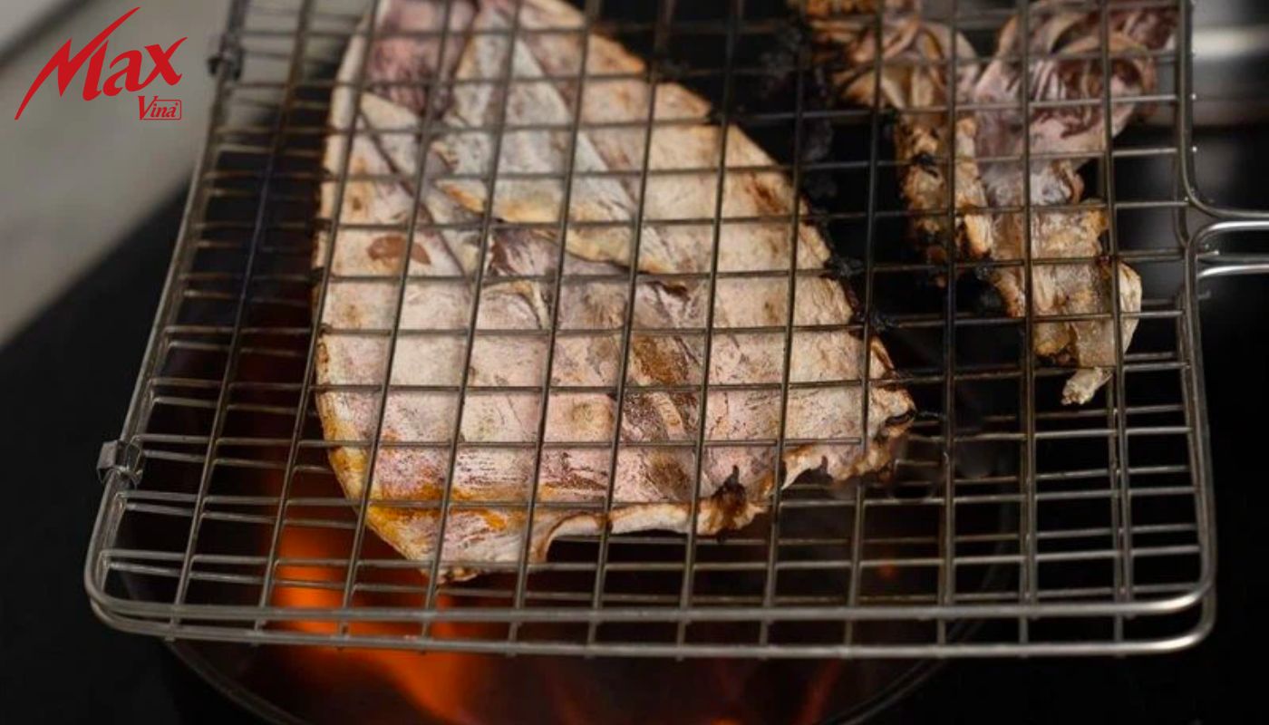 nướng khô mực bằng bếp ga