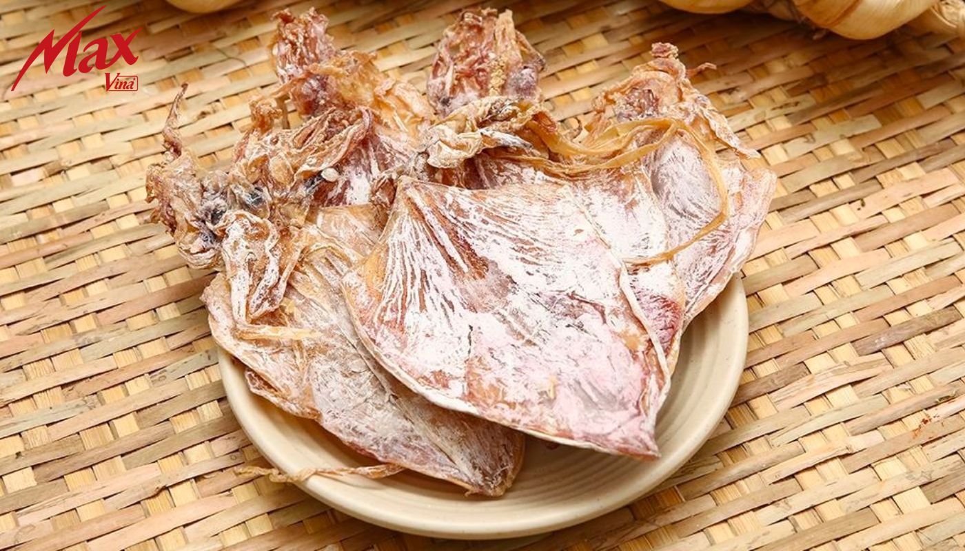 chuẩn bị khô mực để nướng