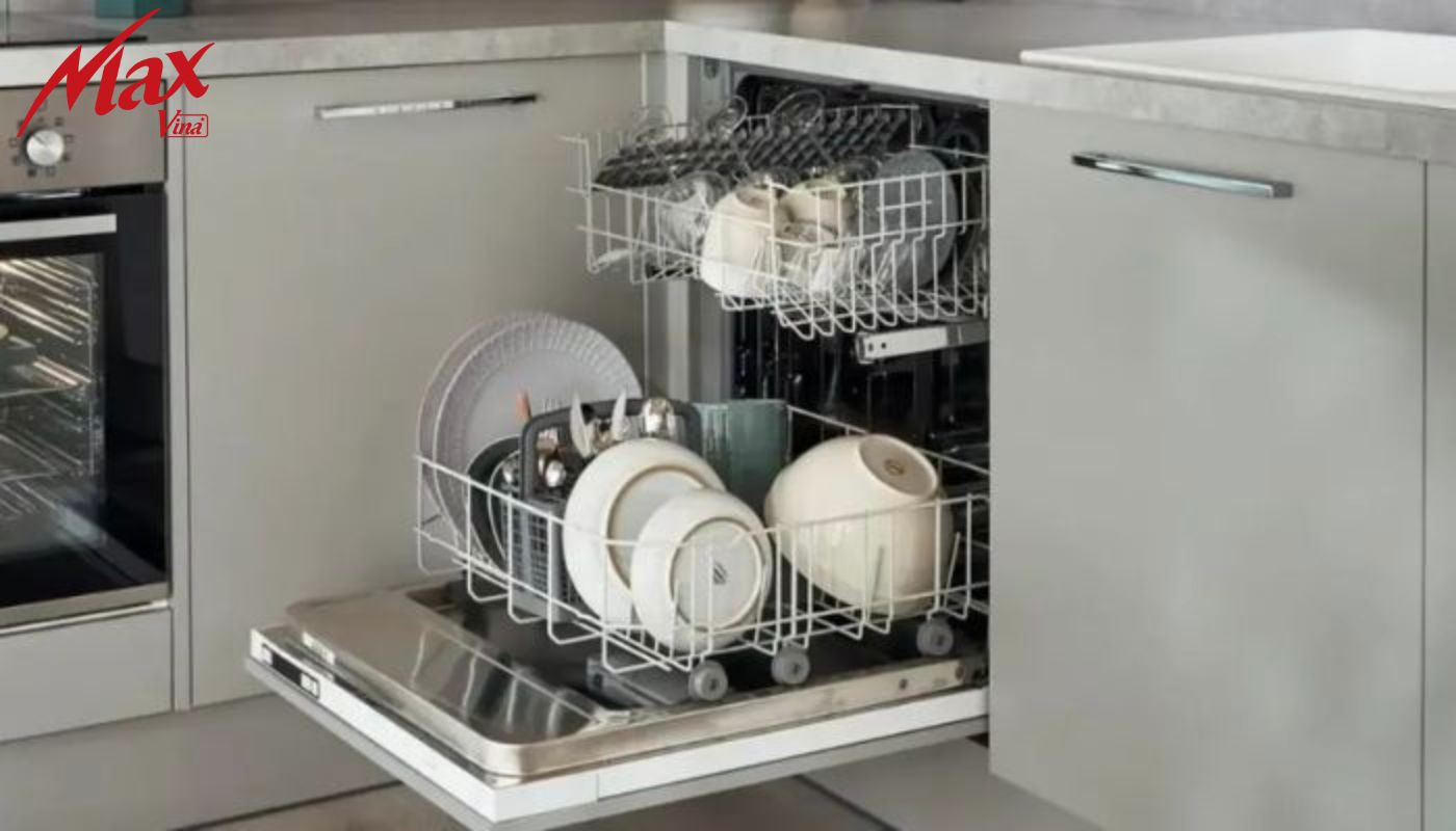 máy rửa chén trong nhà bếp